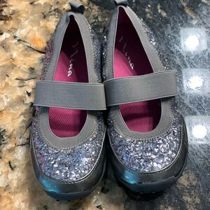 Nina silver/grey sparkly shoes. Toddler size 11